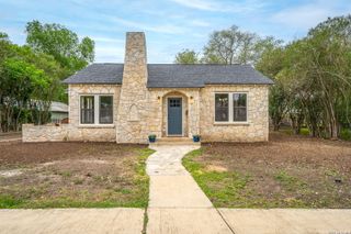515 E MOUNTAIN ST, Seguin, TX 78155