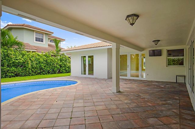 5110 NE 30th Avenue NE, Lighthouse Point, FL 33064