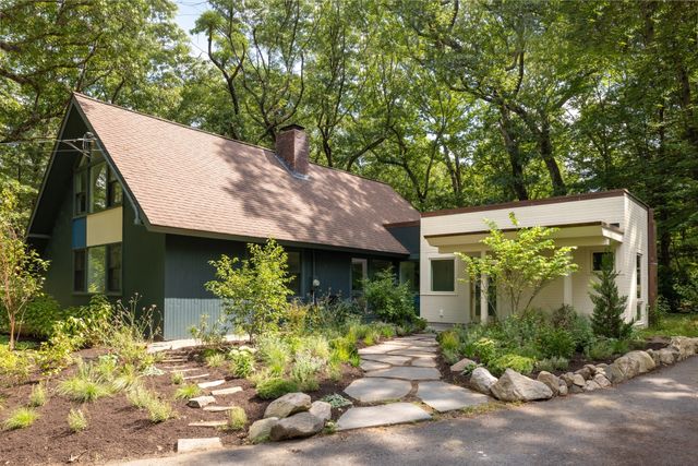 102 The Valley Rd, Concord, MA 01742