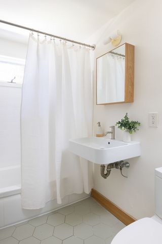 102 The Valley Rd, Concord, MA 01742