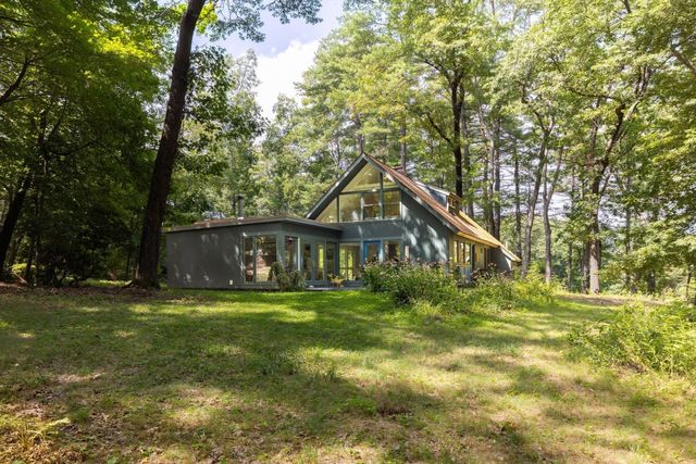 102 The Valley Rd, Concord, MA 01742