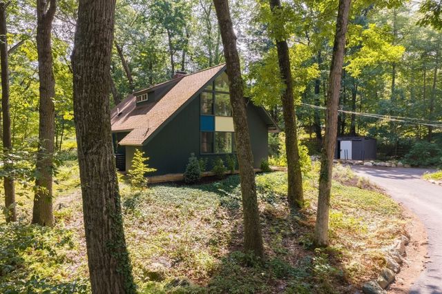 102 The Valley Rd, Concord, MA 01742