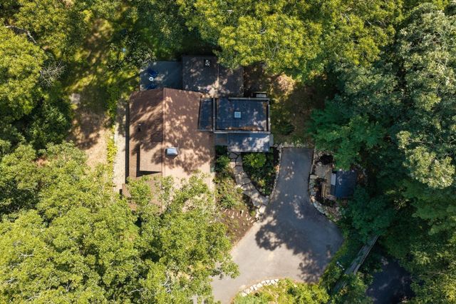 102 The Valley Rd, Concord, MA 01742