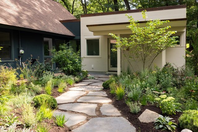 102 The Valley Rd, Concord, MA 01742