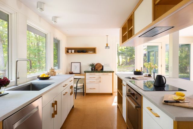 102 The Valley Rd, Concord, MA 01742