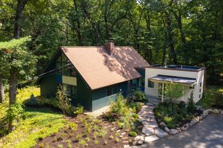 102 The Valley Rd, Concord, MA 01742
