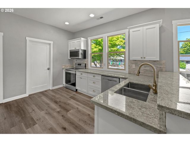 5725 Sw LOMBARD Ave, Beaverton, OR 97005