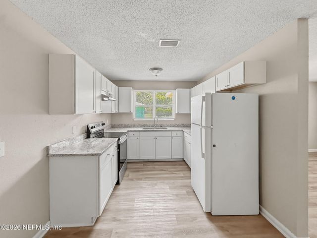 5233 DALLEN LEA Drive, Jacksonville, FL 32208