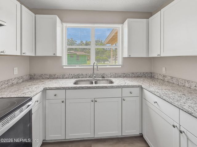 5233 DALLEN LEA Drive, Jacksonville, FL 32208
