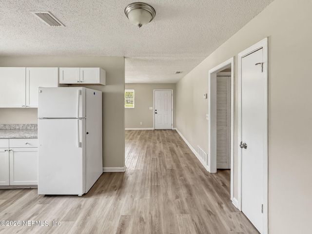 5233 DALLEN LEA Drive, Jacksonville, FL 32208
