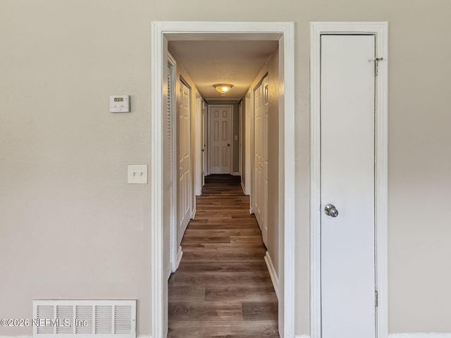 5233 DALLEN LEA Drive, Jacksonville, FL 32208