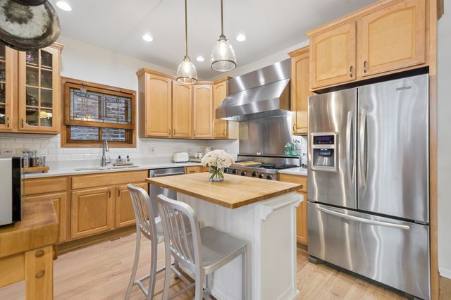 1958 N Bissell Street, Chicago, IL 60614