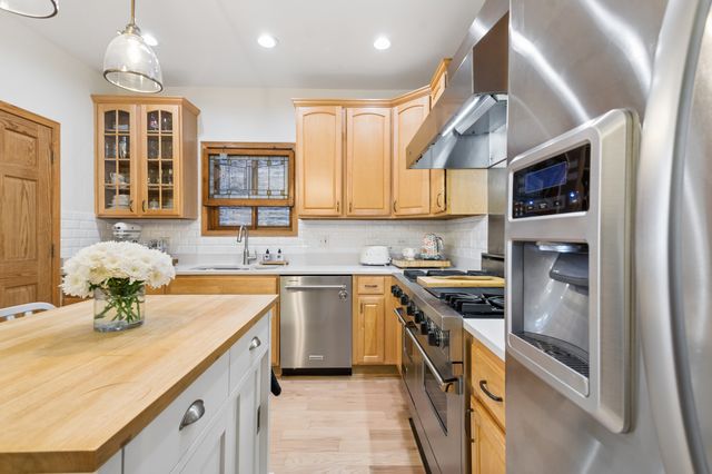 1958 N Bissell Street, Chicago, IL 60614