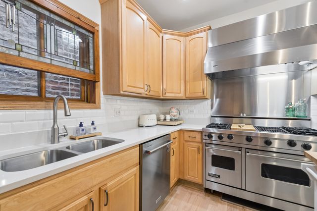 1958 N Bissell Street, Chicago, IL 60614