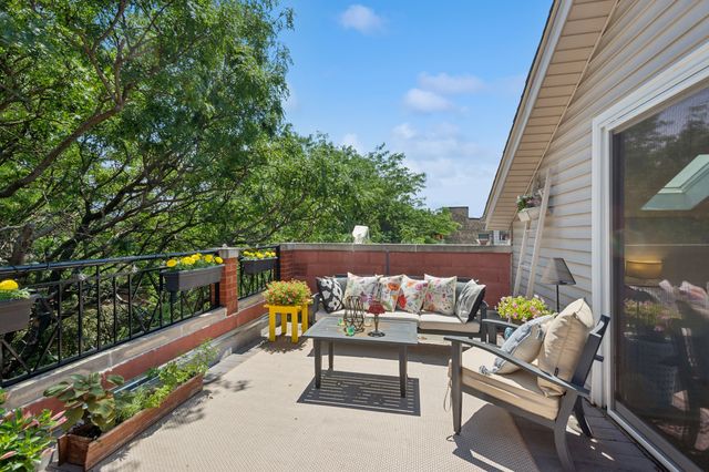1958 N Bissell Street, Chicago, IL 60614