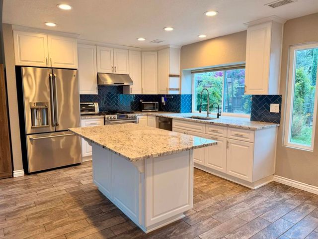 2307 Fair Oak Court, Escondido, CA 92026