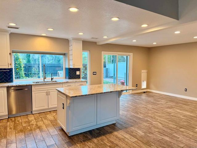 2307 Fair Oak Court, Escondido, CA 92026