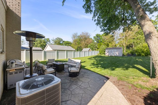 65 N Glenview Avenue, Lombard, IL 60148