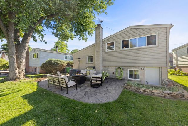 65 N Glenview Avenue, Lombard, IL 60148