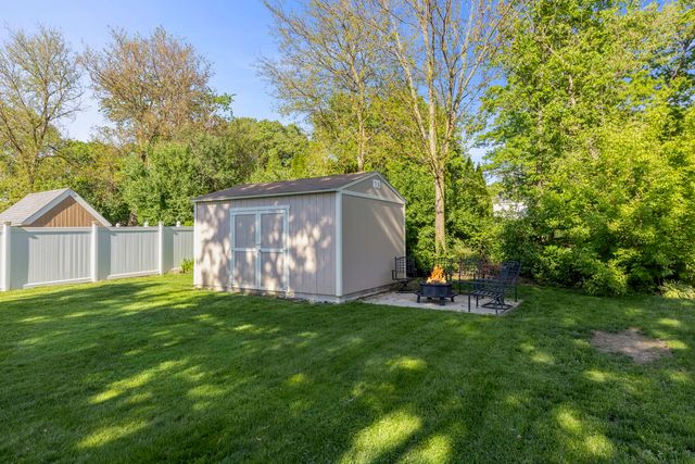 65 N Glenview Avenue, Lombard, IL 60148