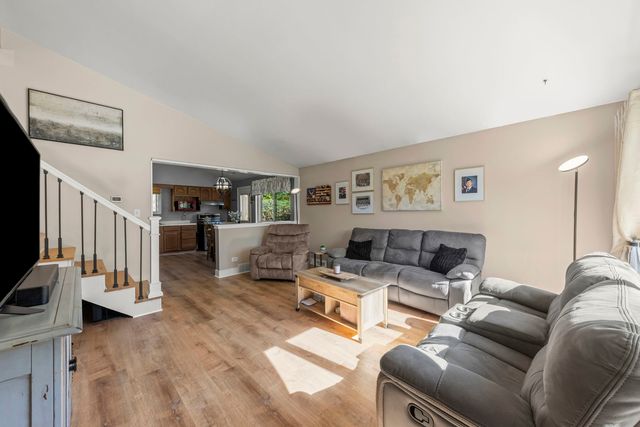 65 N Glenview Avenue, Lombard, IL 60148