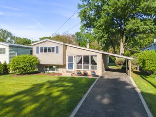 65 N Glenview Avenue, Lombard, IL 60148