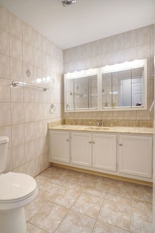 10316 S Pulaski Road 203, Oak Lawn, IL 60453