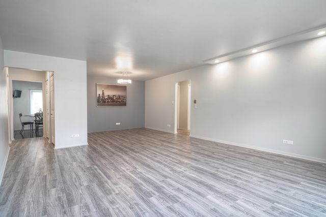10316 S Pulaski Road 203, Oak Lawn, IL 60453