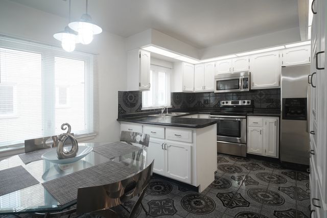 10316 S Pulaski Road 203, Oak Lawn, IL 60453