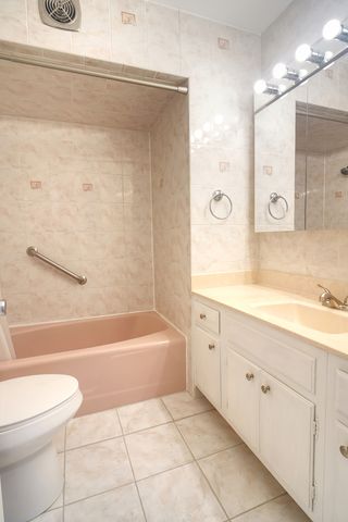 10316 S Pulaski Road 203, Oak Lawn, IL 60453