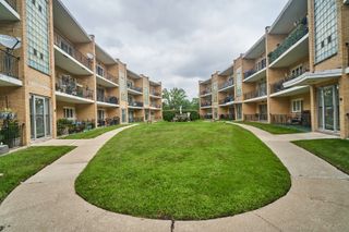 10316 S Pulaski Road 203, Oak Lawn, IL 60453