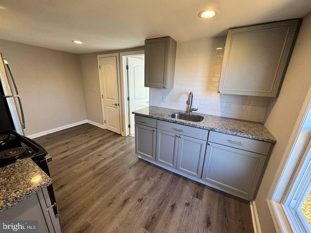 5 MAIN ST, Robbinsville, NJ 08691