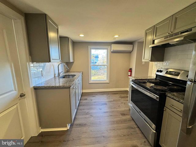 5 MAIN ST, Robbinsville, NJ 08691