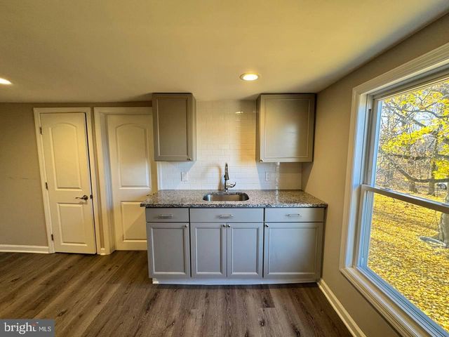 5 MAIN ST, Robbinsville, NJ 08691