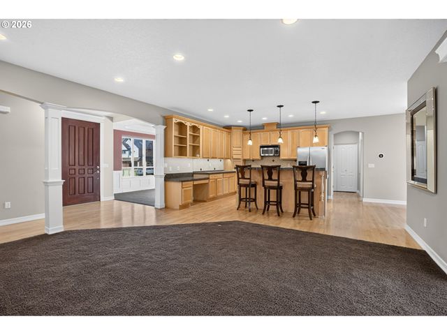 1325 Se DUSTIN Dr, Milwaukie, OR 97267