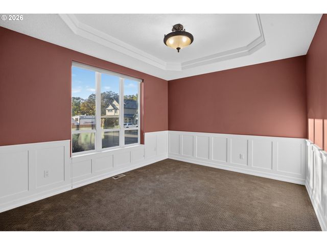 1325 Se DUSTIN Dr, Milwaukie, OR 97267