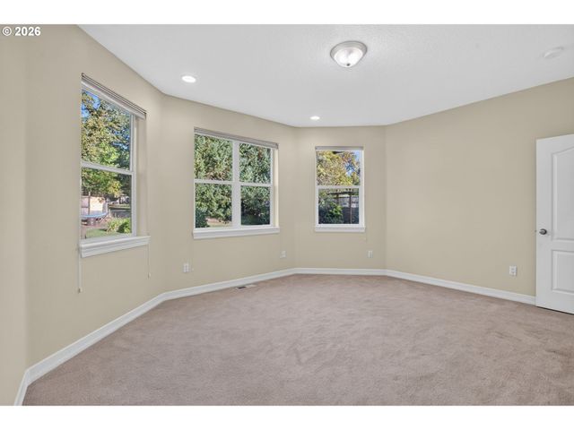 1325 Se DUSTIN Dr, Milwaukie, OR 97267