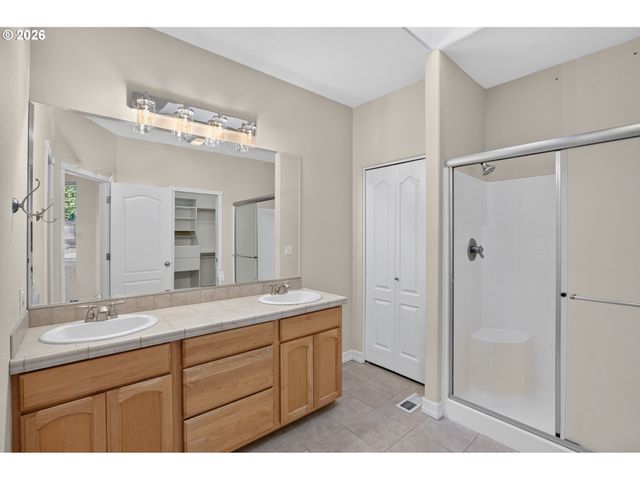 1325 Se DUSTIN Dr, Milwaukie, OR 97267
