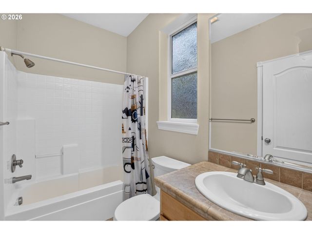 1325 Se DUSTIN Dr, Milwaukie, OR 97267