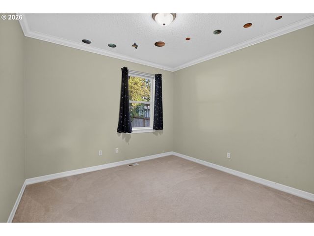 1325 Se DUSTIN Dr, Milwaukie, OR 97267