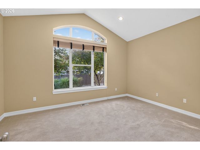 1325 Se DUSTIN Dr, Milwaukie, OR 97267