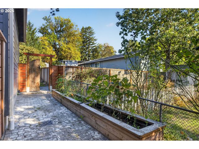 1325 Se DUSTIN Dr, Milwaukie, OR 97267