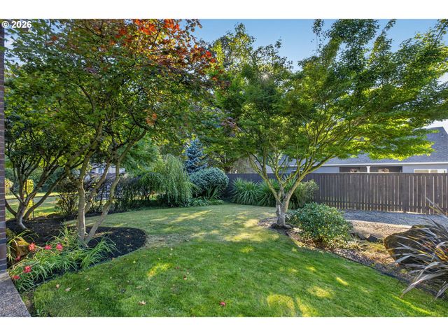 1325 Se DUSTIN Dr, Milwaukie, OR 97267