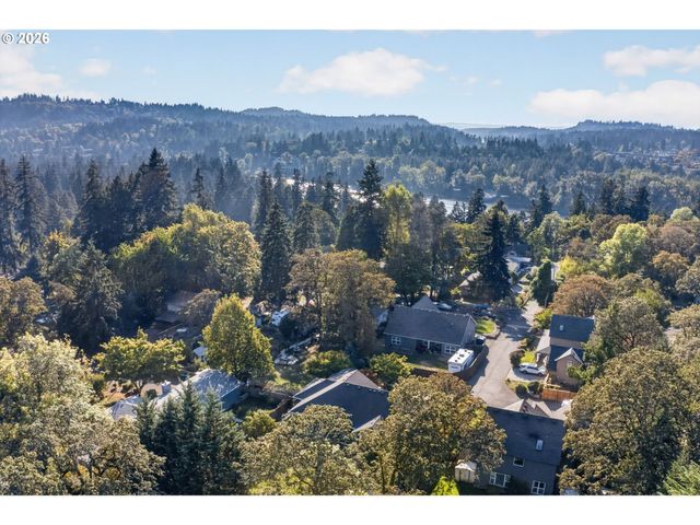 1325 Se DUSTIN Dr, Milwaukie, OR 97267