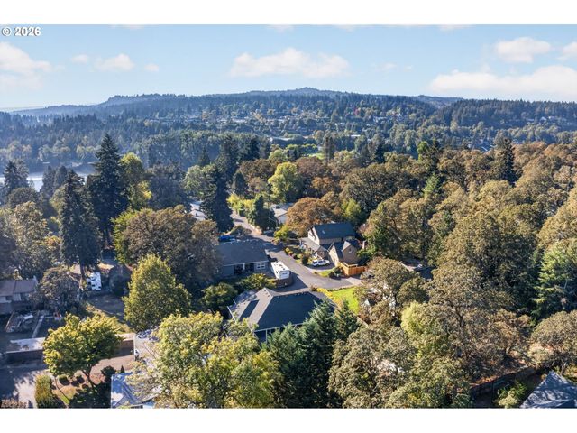 1325 Se DUSTIN Dr, Milwaukie, OR 97267