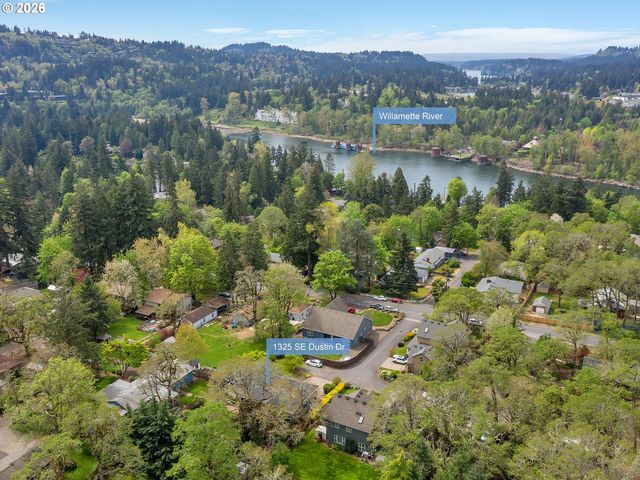 1325 Se DUSTIN Dr, Milwaukie, OR 97267