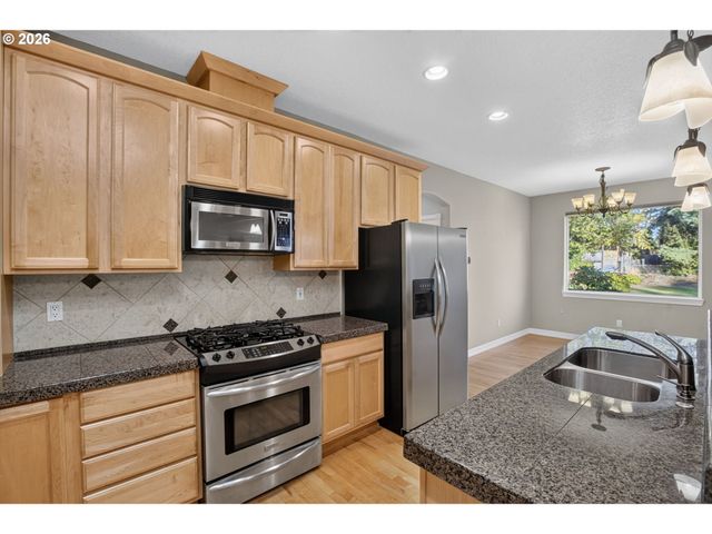 1325 Se DUSTIN Dr, Milwaukie, OR 97267