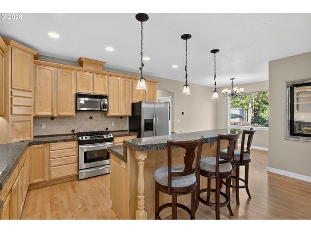 1325 Se DUSTIN Dr, Milwaukie, OR 97267