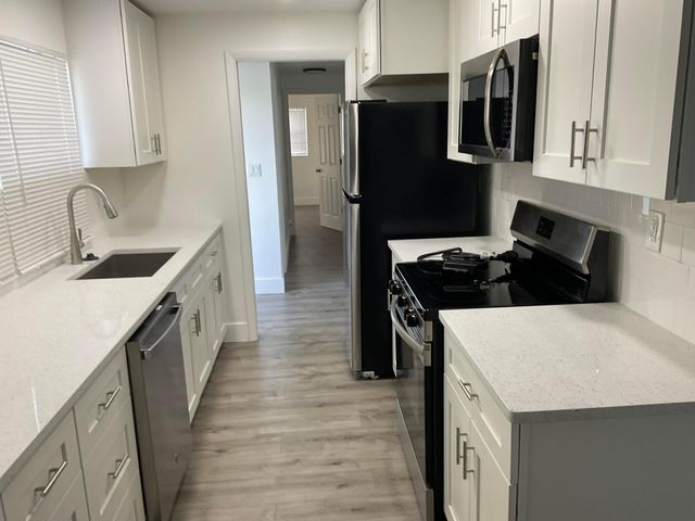 5662 Parke Avenue, West Palm Beach, FL 33407