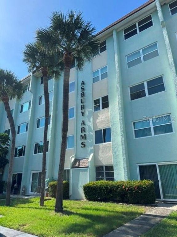 801 83RD AVENUE N 310, St Petersburg, FL 33702